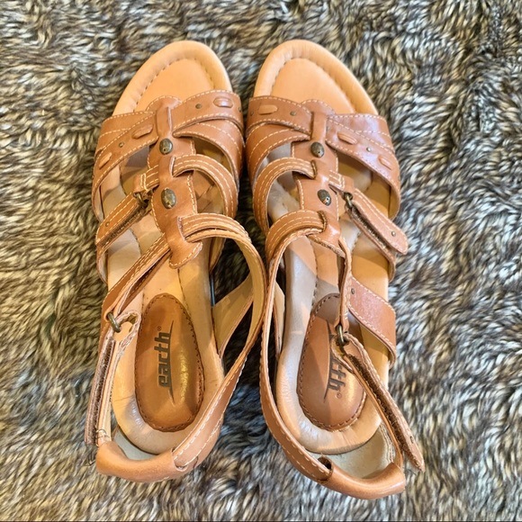 EARTH Lucinda Wedge Sandals - Picture 5 of 13